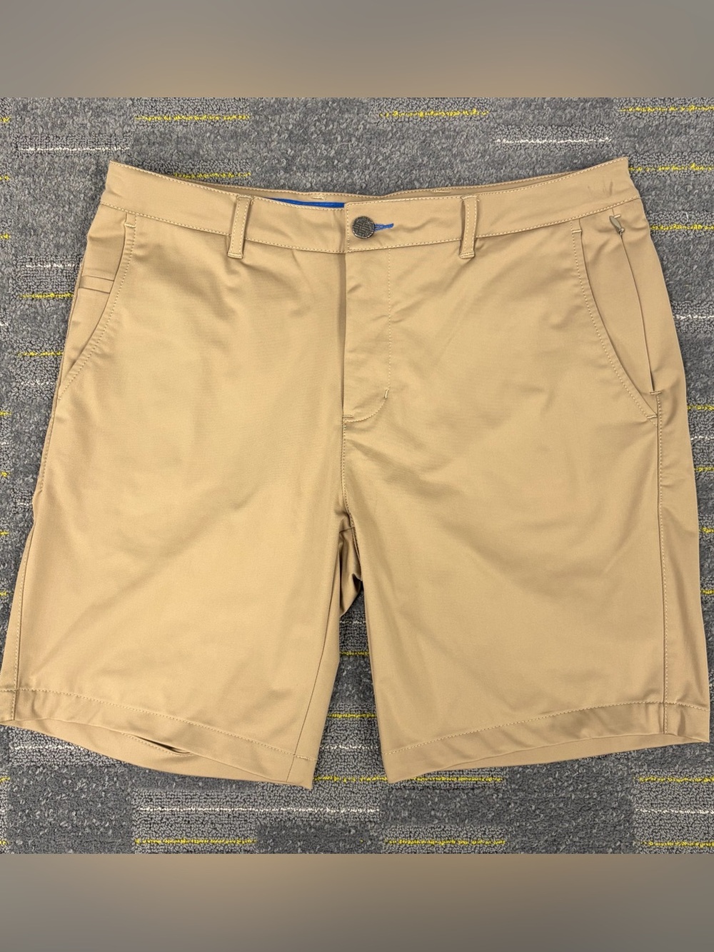 Twillory Performance Shorts Men's 34 Tan Golf Lightweight Stretch Chino Logo
